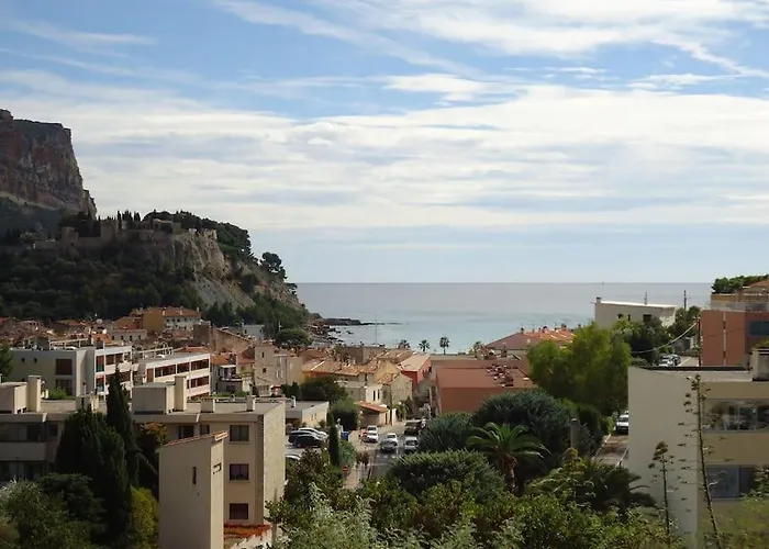 Cassis - Appartement T3 Climatise Et Vue Mer