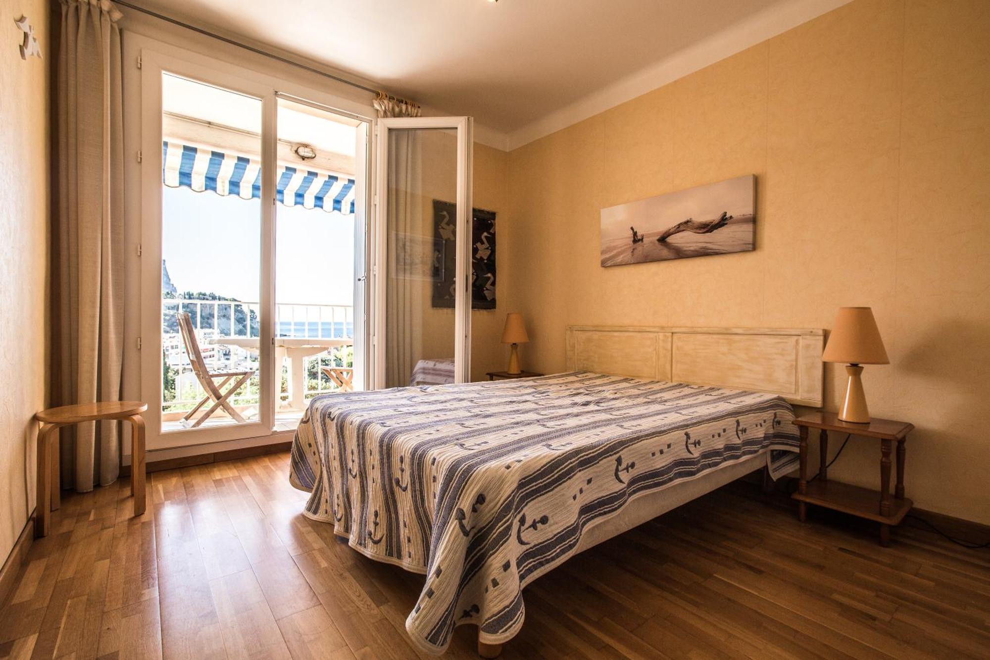 - T3 Climatise Et Vue Appartement Cassis